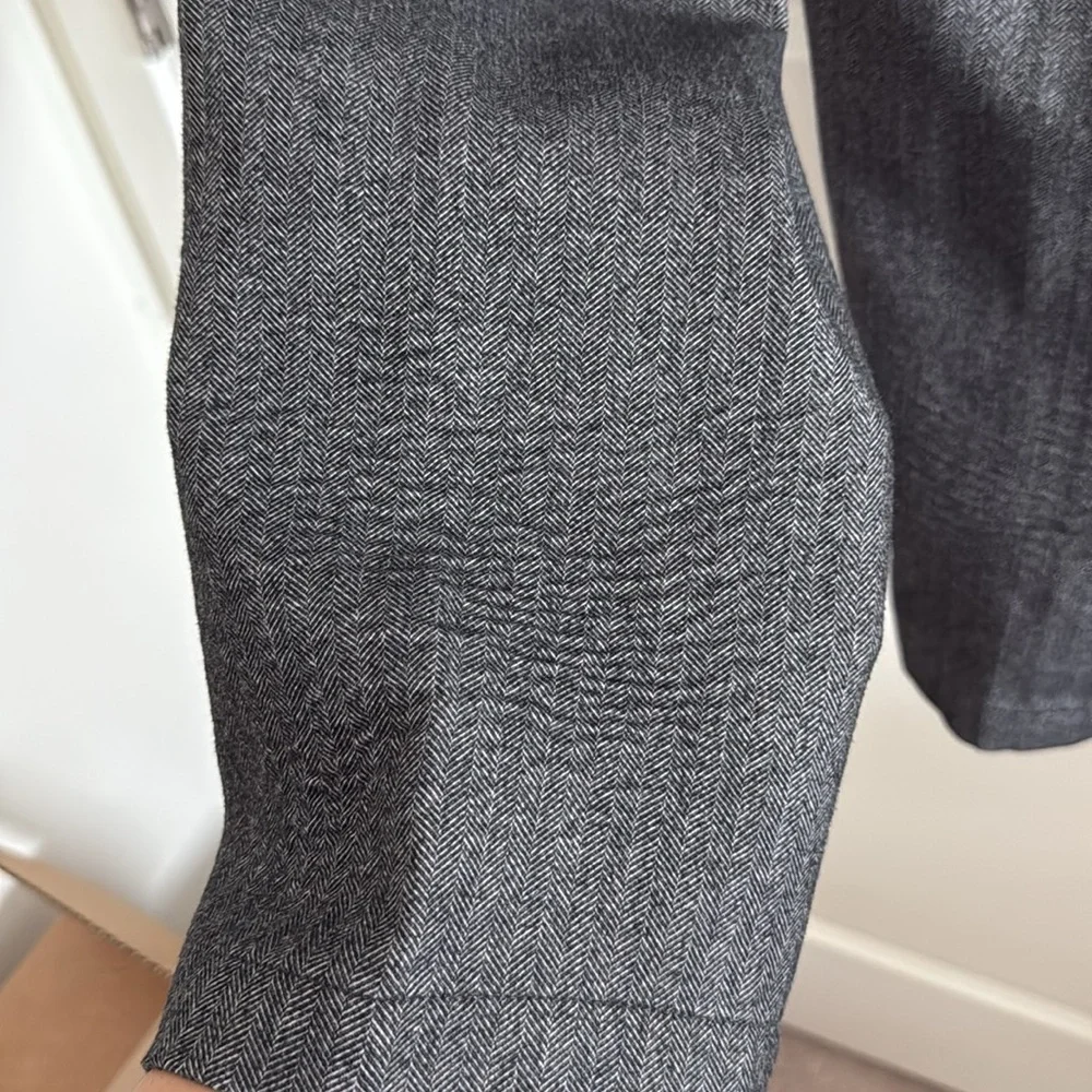 Aritzia The Group Babaton Drawstring Dress Pant (M) - Picture 3 of 6